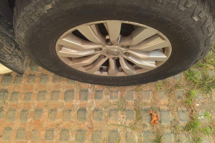 Used Nissan Patrol 2018 4.0L LinkedIn Edition Right Front Wheel Hub