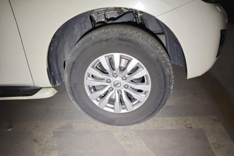 Used Nissan Patrol  Right Front Wheel Hub