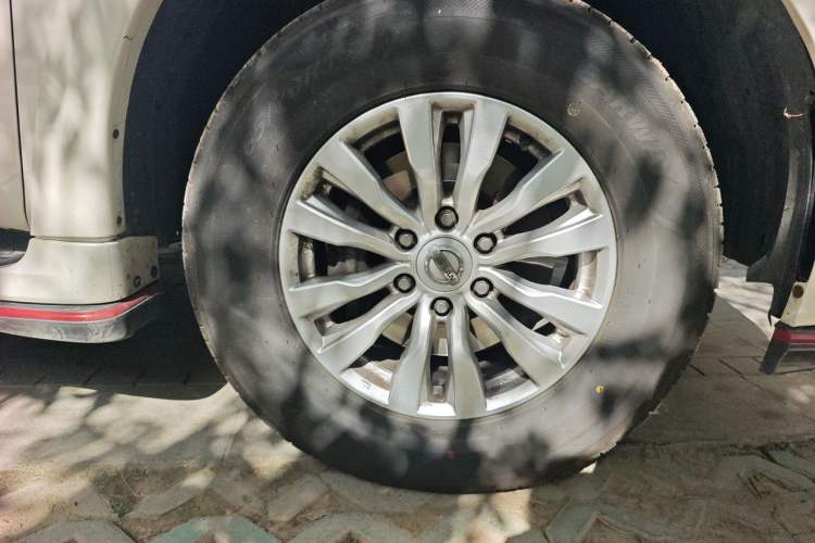 Used Nissan Patrol  Right Front Wheel Hub