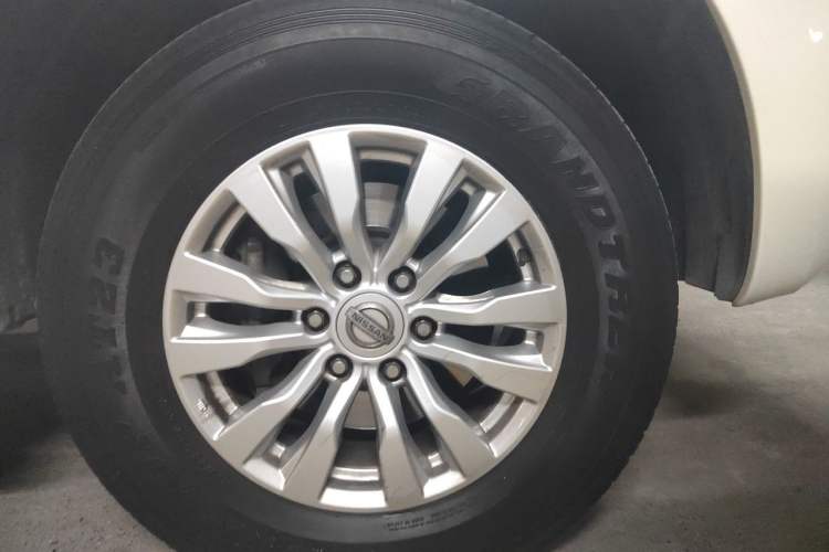 Used Nissan Patrol 2018 4.0L LinkedIn Edition Right Front Wheel Hub
