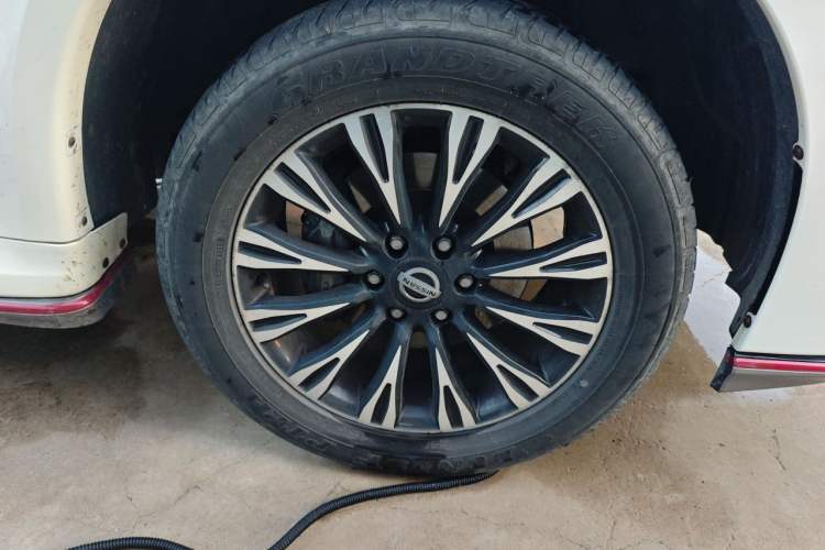 Used Nissan Patrol  Right Front Wheel Hub