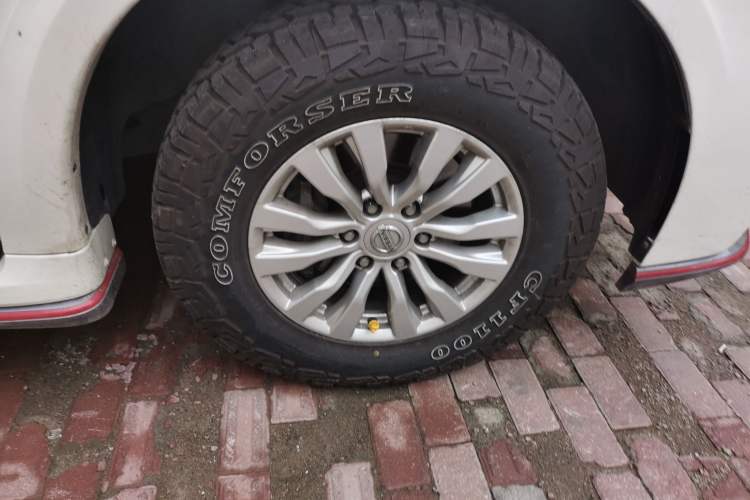 Used Nissan Patrol  Right Front Wheel Hub