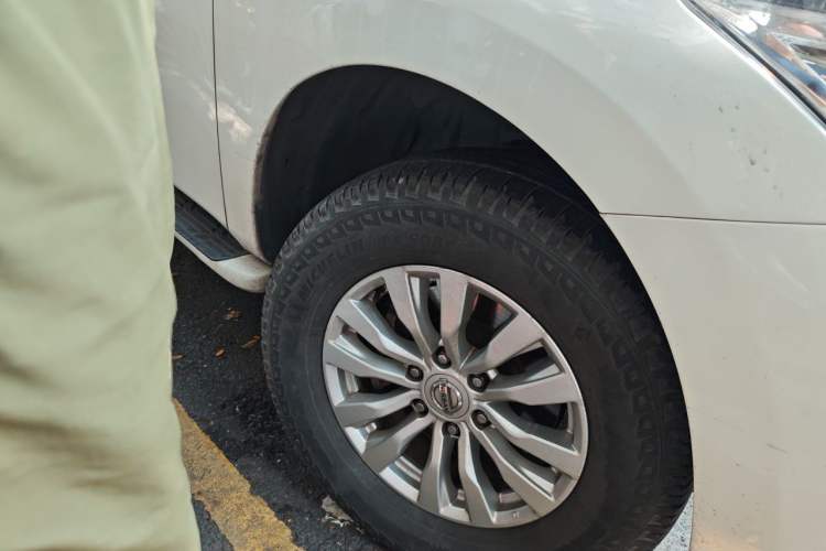 Used Nissan Patrol  Right Front Wheel Hub
