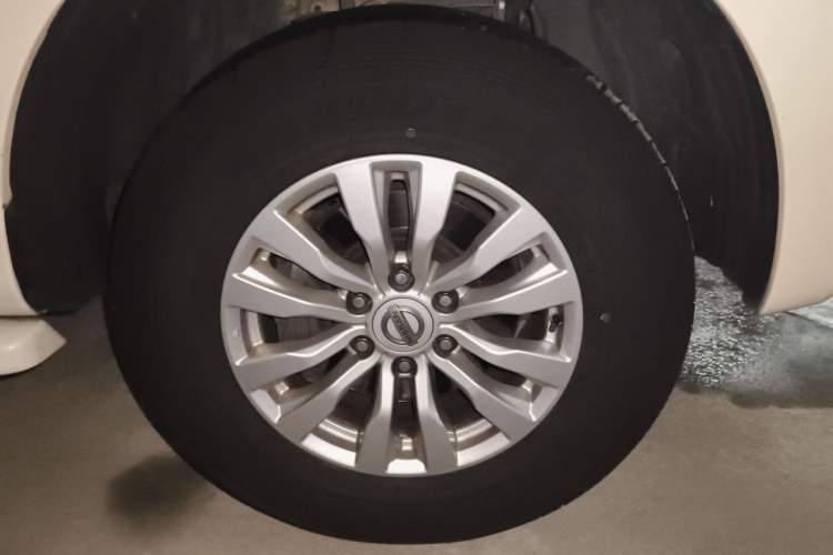 Used Nissan Patrol 2018 4.0L LinkedIn Edition Right Front Wheel Hub