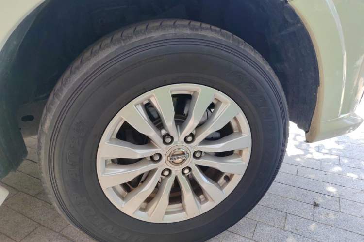 Used Nissan Patrol  Right Front Wheel Hub