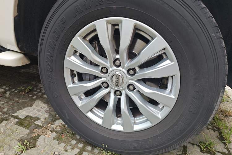 Used Nissan Patrol  Right Front Wheel Hub