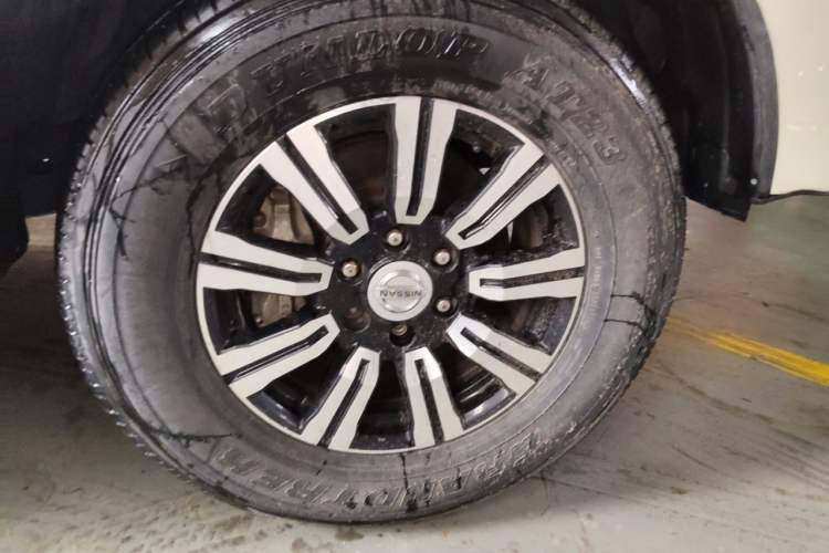 Used Nissan Patrol 2018 4.0L LinkedIn Edition Right Front Wheel Hub