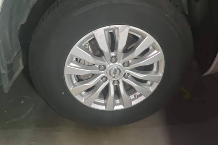 Used Nissan Patrol 2018 4.0L LinkedIn Edition Right Front Wheel Hub