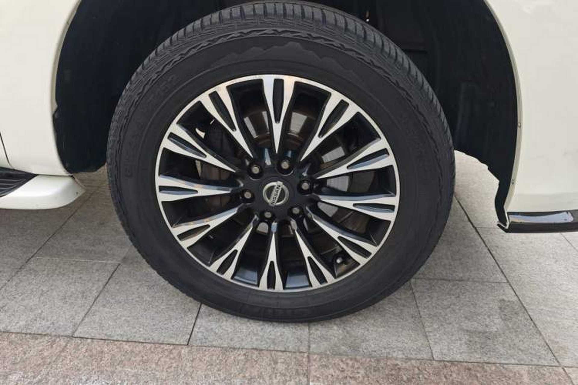 Used Nissan Patrol  Right Front Wheel Hub