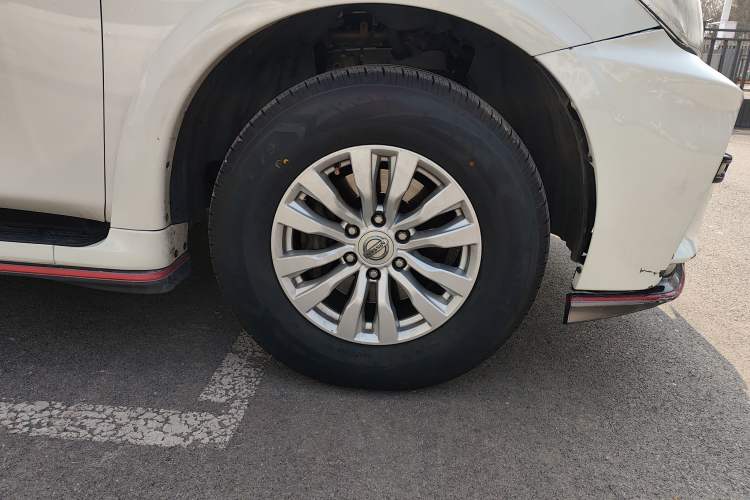 Used Nissan Patrol 2018 4.0L LinkedIn Edition Right Front Wheel Hub