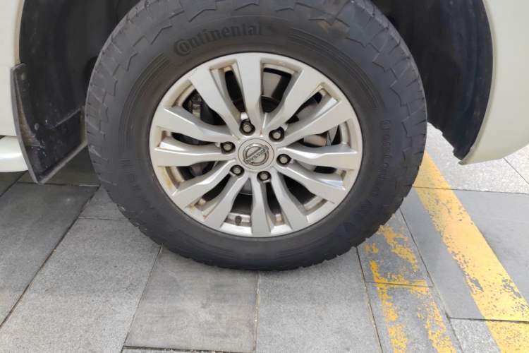 Used Nissan Patrol 2018 4.0L LinkedIn Edition Right Front Wheel Hub