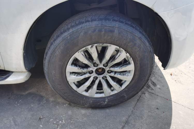 Used Nissan Patrol 2018 4.0L LinkedIn Edition Right Front Wheel Hub
