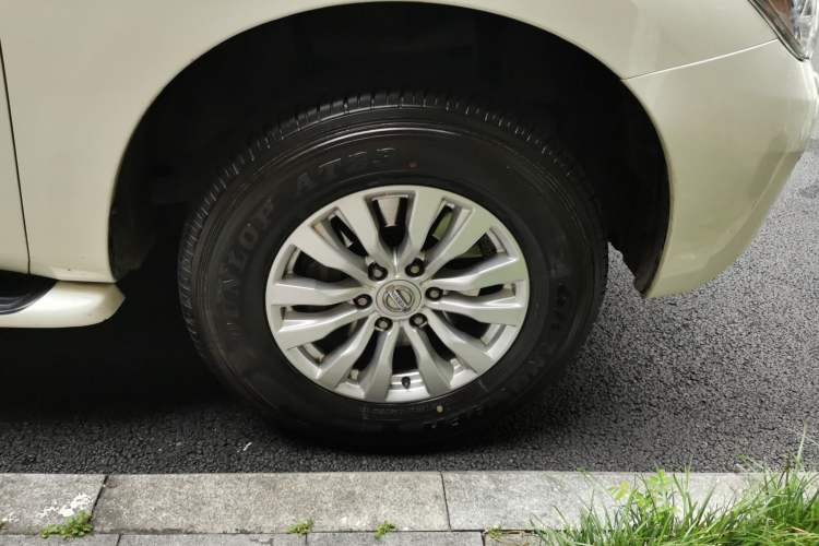 Used Nissan Patrol 2018 4.0L LinkedIn Edition Right Front Wheel Hub
