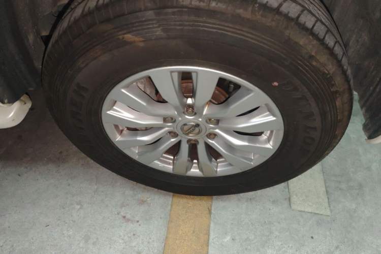 Used Nissan Patrol 2018 4.0L LinkedIn Edition Right Front Wheel Hub