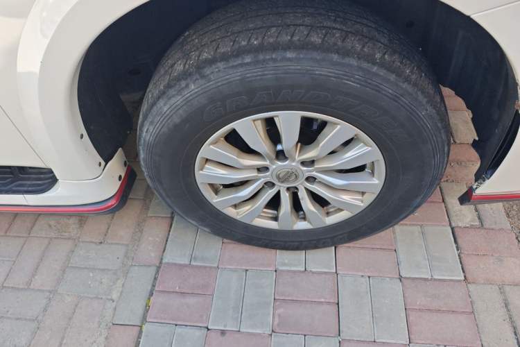 Used Nissan Patrol  Right Front Wheel Hub