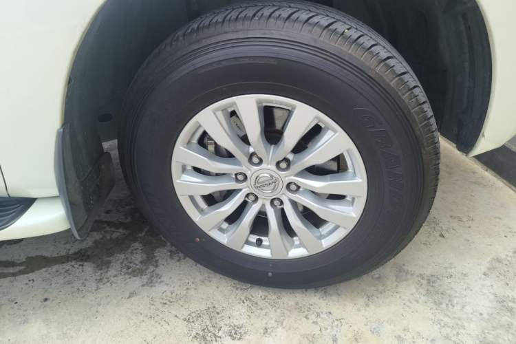 Used Nissan Patrol  Right Front Wheel Hub