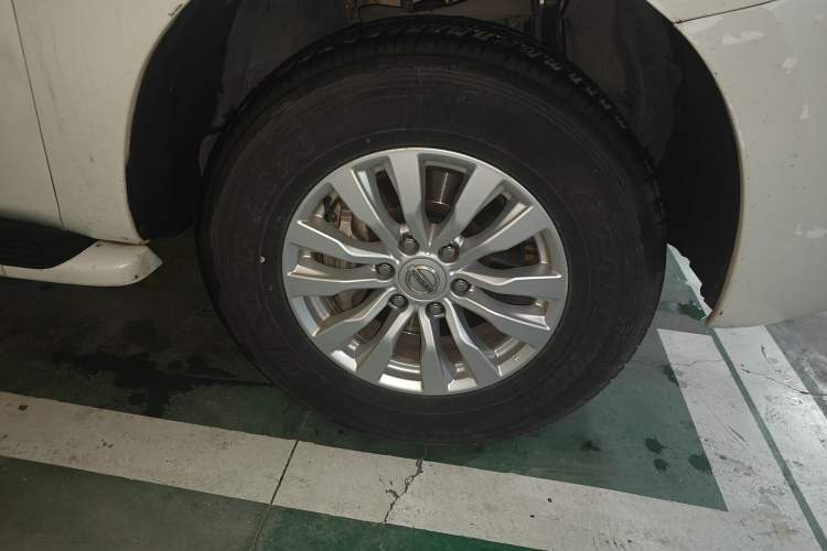 Used Nissan Patrol 2018 4.0L Automatic 7-Seater Middle East Version Right Front Wheel Hub