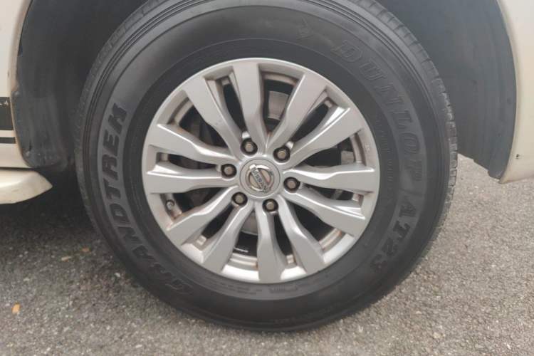 Used Nissan Patrol 2018 4.0L LinkedIn Edition Right Front Wheel Hub