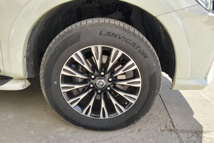 Used Nissan Patrol  Right Front Wheel Hub