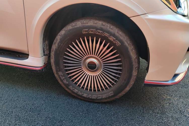 Used Nissan Patrol  Right Front Wheel Hub