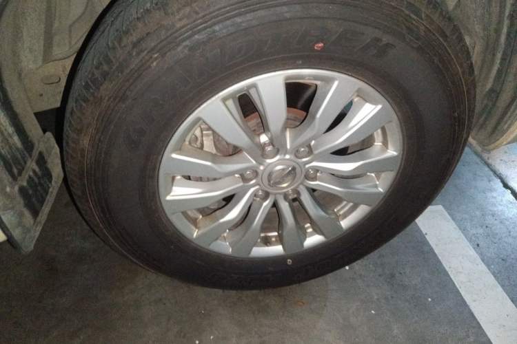 Used Nissan Patrol  Right Front Wheel Hub
