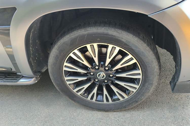 Used Nissan Patrol  Right Front Wheel Hub