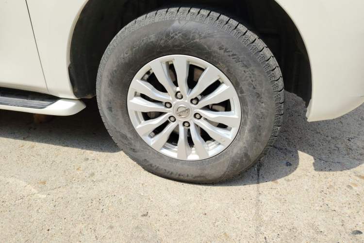 Used Nissan Patrol 2018 4.0L LinkedIn Edition Right Front Wheel Hub