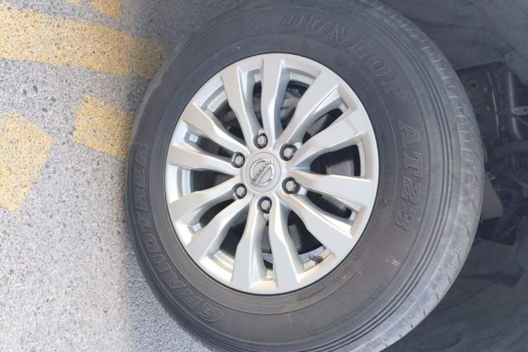 Used Nissan Patrol 2018 4.0L LinkedIn Edition Right Front Wheel Hub