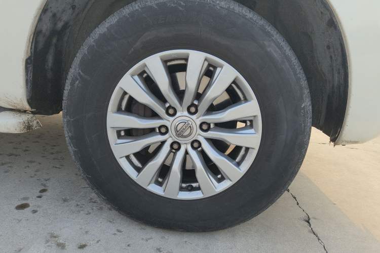 Used Nissan Patrol 2018 4.0L LinkedIn Edition Right Front Wheel Hub