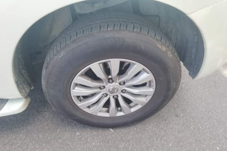 Used Nissan Patrol  Right Front Wheel Hub