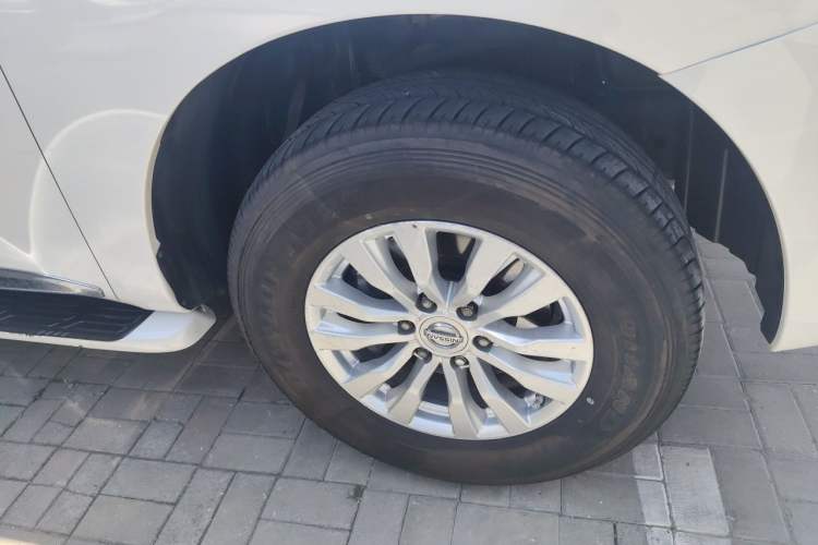 Used Nissan Patrol  Right Front Wheel Hub