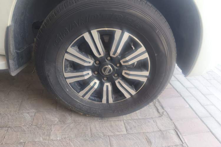 Used Nissan Patrol 2018 4.0L LinkedIn Edition Right Front Wheel Hub