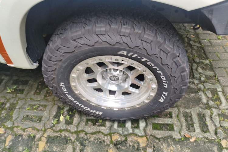 Used Nissan Patrol  Right Front Wheel Hub