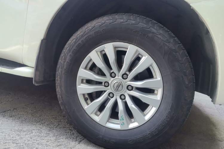 Used Nissan Patrol 2018 4.0L LinkedIn Edition Right Front Wheel Hub