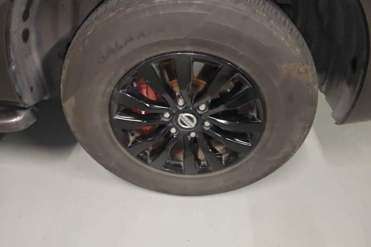 Used Nissan Patrol  Right Front Wheel Hub