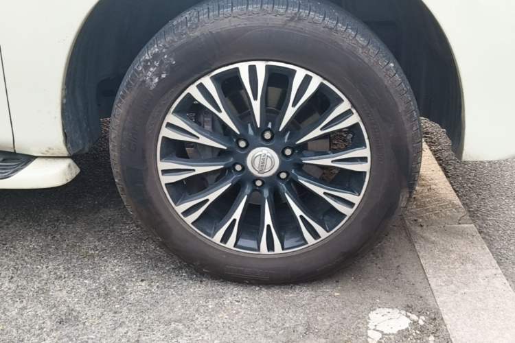 Used Nissan Patrol 2018 4.0L Automatic 7-Seater Middle East Version Right Front Wheel Hub