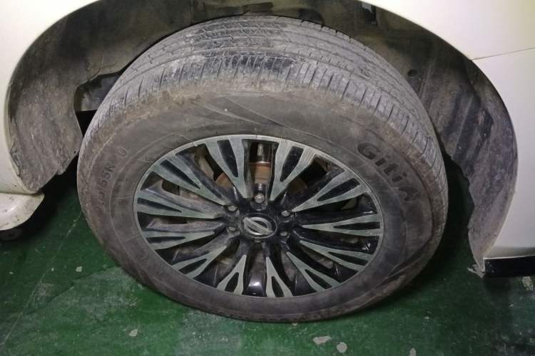 Used Nissan Patrol 2018 4.0L LinkedIn Edition Right Front Wheel Hub