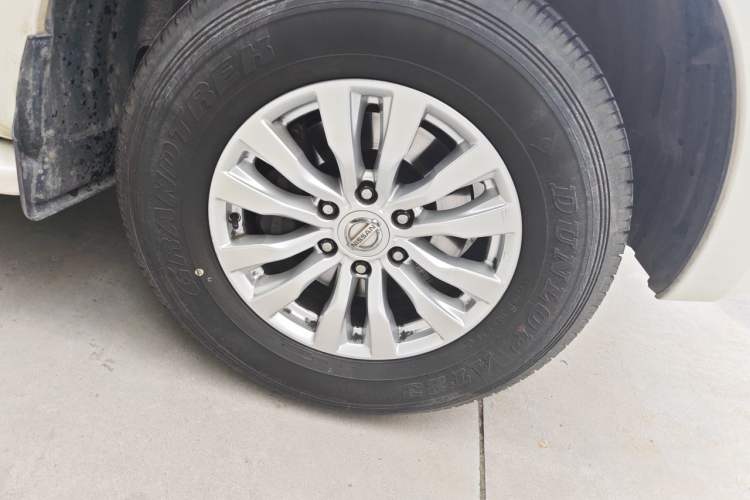 Used Nissan Patrol  Right Front Wheel Hub