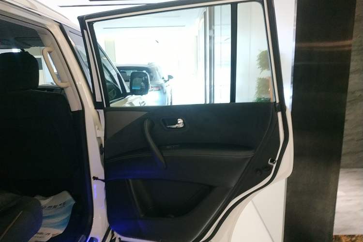 Used Nissan Patrol 2018 4.0L Automatic 7-Seater Middle East Version Right Rear Door Interior