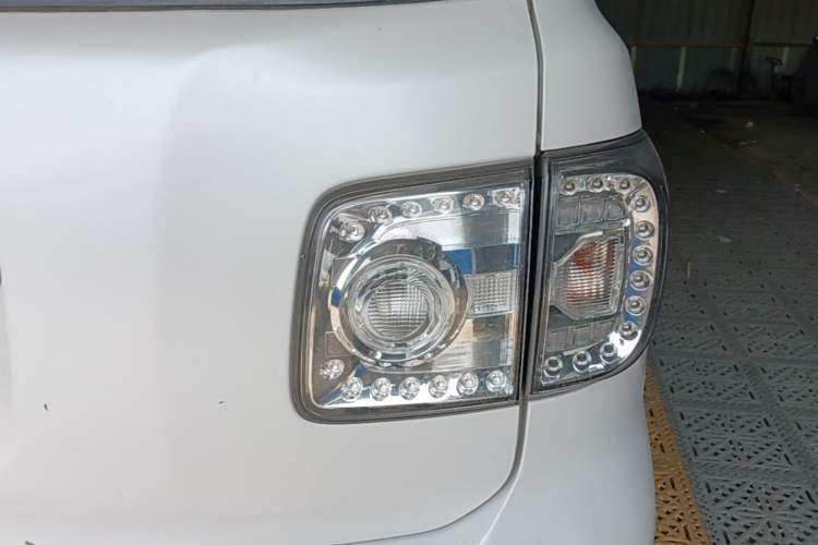 Used Nissan Patrol 2018 Y62 4.0 XE Middle East Right Rear Taillight