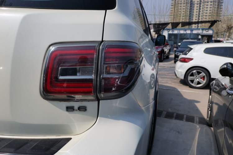 Used Nissan Patrol 2018 4.0L Automatic 7-Seater Middle East Version Right Rear Taillight