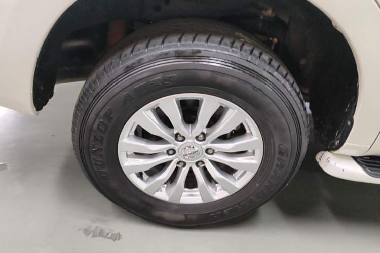 Used Nissan Patrol 2018 Y62 4.0 XE Middle East Right Rear Wheel Hub
