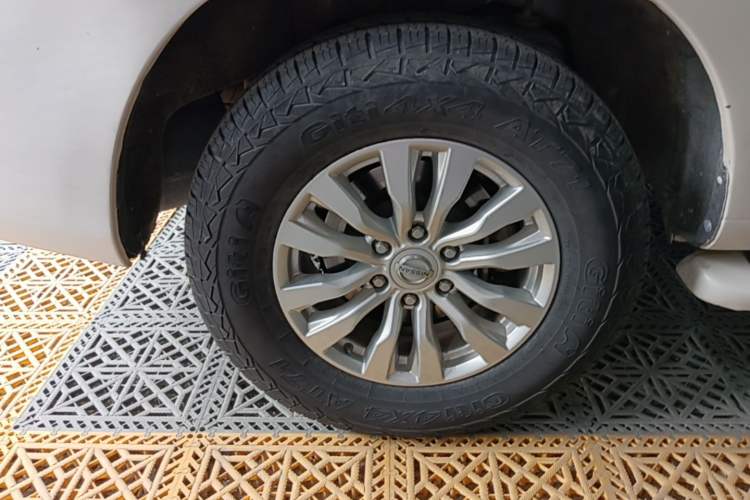 Used Nissan Patrol 2018 Y62 4.0 XE Middle East Right Rear Wheel Hub