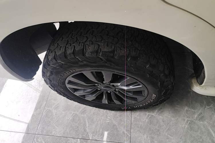 Used Nissan Patrol 2018 4.0L Automatic 7-Seater Middle East Version Right Rear Wheel Hub