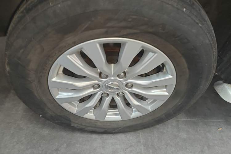 Used Nissan Patrol 2018 4.0L SE Middle East Version Right Rear Wheel Hub