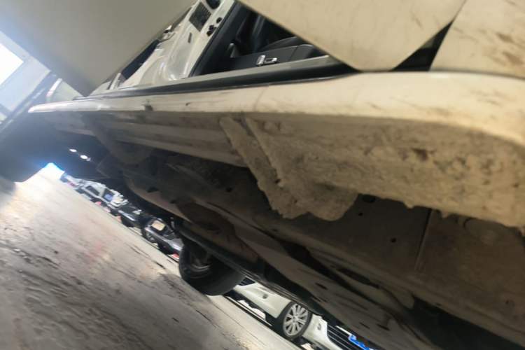 Used Nissan Patrol 2018 Y62 4.0 XE Middle East Right Side Sill