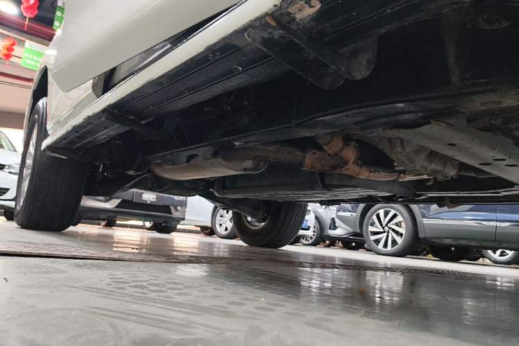 Used Nissan Patrol 2018 Y62 4.0 XE Middle East Right Side Sill