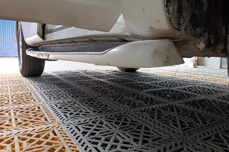 Used Nissan Patrol 2018 Y62 4.0 XE Middle East Right Side Sill