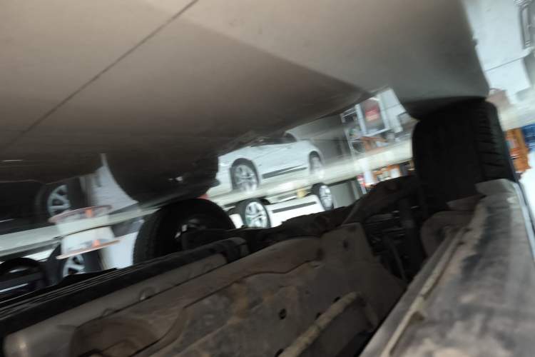 Used Nissan Patrol 2018 4.0L SE Middle East Version Right Side Sill