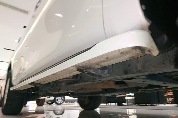 Used Nissan Patrol 2018 4.0L Automatic 7-Seater Middle East Version Right Side Sill